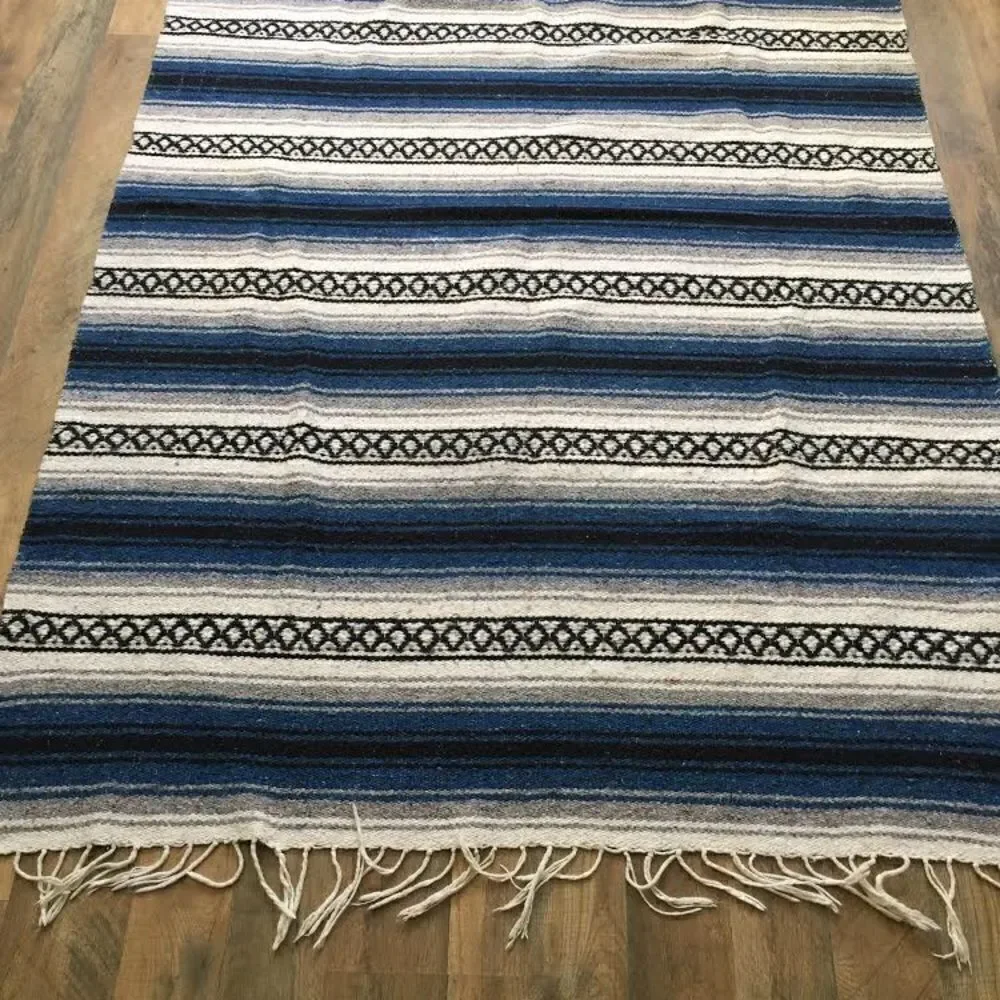 Aztec Pattern Design Throw Rug Blanket Unmarked